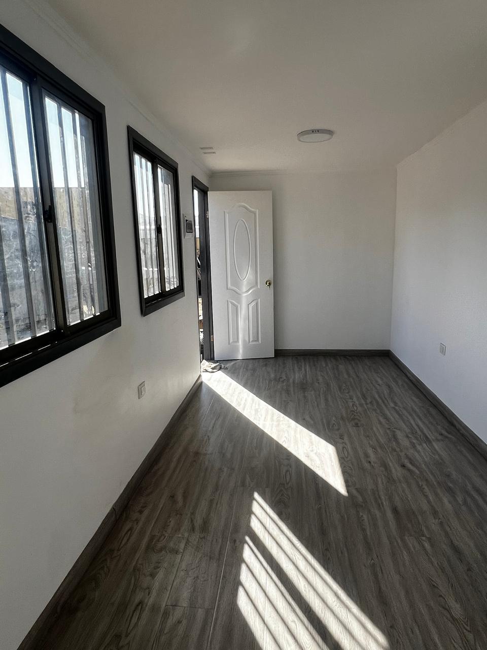Oficina interior vista puerta Rapalo